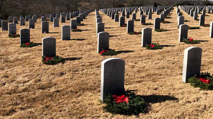 This Veterans Day, buy a wreath to honor those buried at DFW National Cemetery