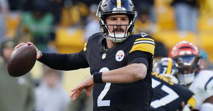 Steelers run past Bengals 34-12 but lose Aaron Rodgers to a left hand injury