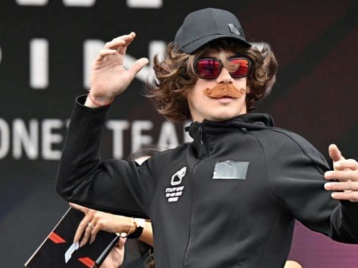 Franco Colapinto sorprendió a los fanáticos con un disfraz en el Fan Zone de Interlagos: ¿a quién quiso parecerse el argentino?