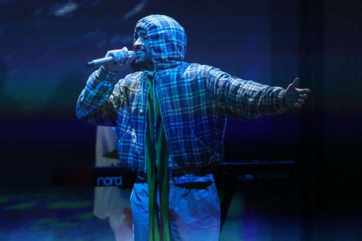 Bad Bunny agranda su huella en los Latin Grammy