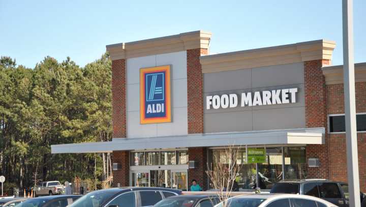 What grocery stores are open, closed on Thanksgiving in…