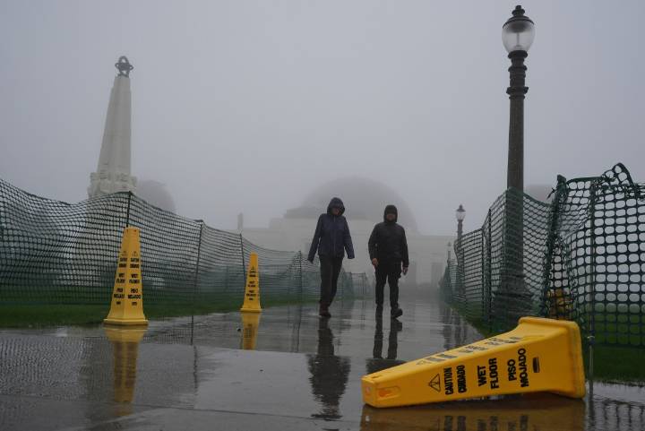 Los Ángeles capta 5,500 millones de galones de agua tras tormentas recientes