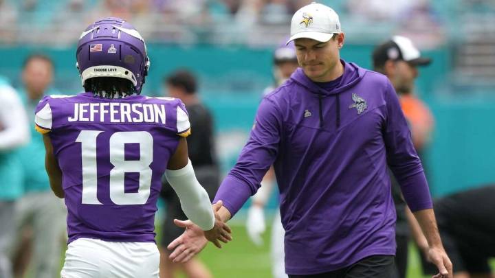 Lions Star Sets Record Straight on Heated Exchange With Justin Jefferson After Loss to Vikings Detroit Lions star hits back after Justin Jefferson and Minnesota Vikings' fans troll him on social media