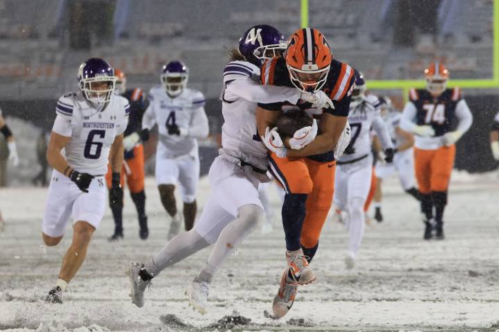 College football: Illinois’ snowy win, Jeremiyah Love’s showing