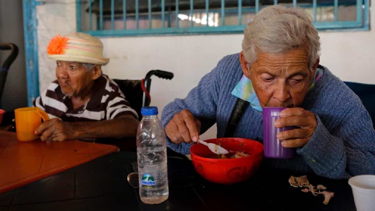 La sociedad venezolana envejece aceleradamente: 35% de los hogares están integrados por adultos mayores solos