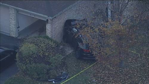 2 hospitalized after Burbank crash closes 79th Street from Laramie to Leclaire, sends car into home, video shows