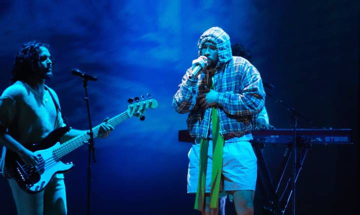 FOTOS: Bad Bunny y Rauw Alejandro la montan en la tarima de los Latin Grammy 2025