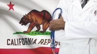 Candidatos a la gobernación de California hablan sobre temas claves de salud en foro en el Inland Empire