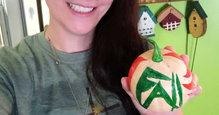 Good News: In The Artist's Hand