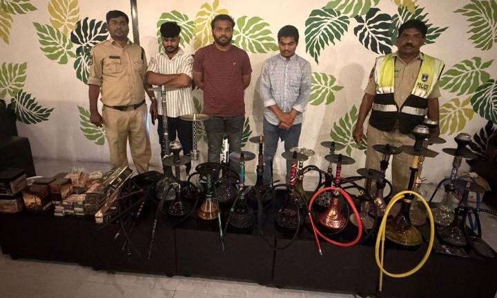 Illegal Hookah Café Busted; Three Arrested, Equipment Worth ₹1.09 Lakh Seized
