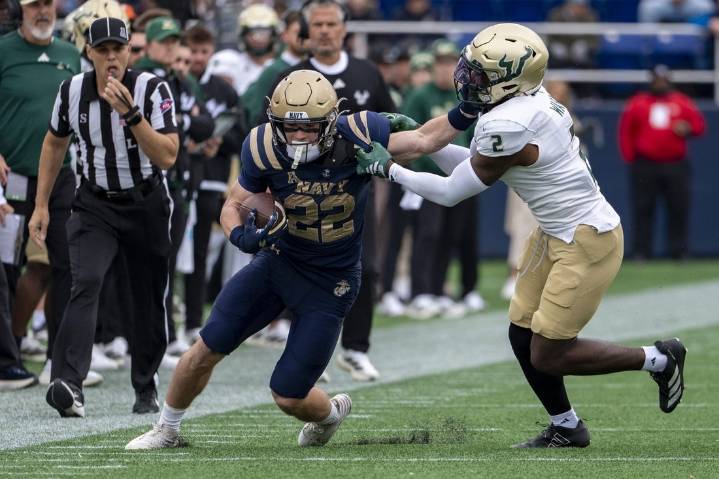 Deadspin | Braxton Woodson’s two TDs in relief puts Navy past No. 24 South Florida
