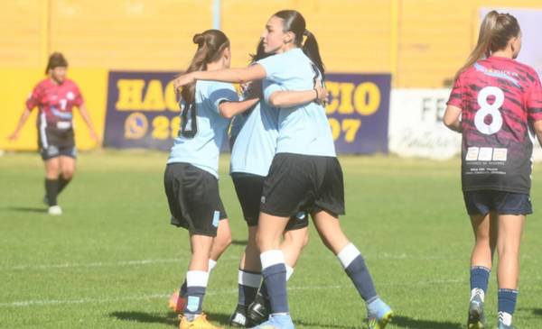 La selección femenina de la Liga del Sur debutó con un contundente triunfo ante Olavarría