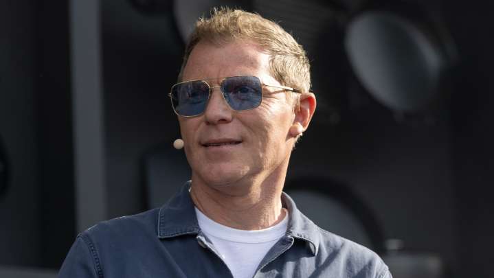 Why You Should Only Flip Your Burger Once, According To Bobby Flay