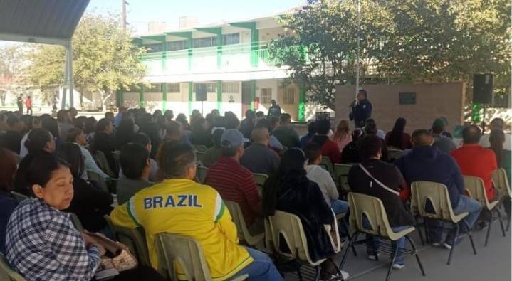 Llevan a familias del Cobach 11 charla para fortalecer convivencia