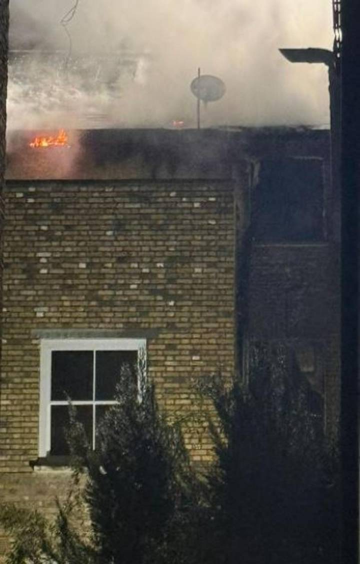 Around 100 firefighters tackle large house blaze in Notting Hill