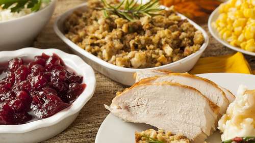 Friendsgiving ideas, food tips, decor to make this Thanksgiving potluck memorable