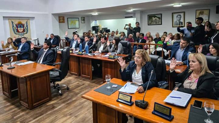 La Capital aprobó la ordenanza que regula Uber y otras apps