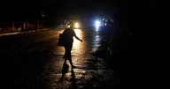 "Cada día hay más": Dictadura de Cuba fracasa en reducir apagones de energía; habitantes sufren daños psicológicos