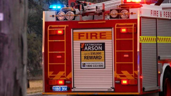 Wireless Hill bushfire: DFES has issued a warning for residents in Alfred Cove, Ardross, and Booragoon