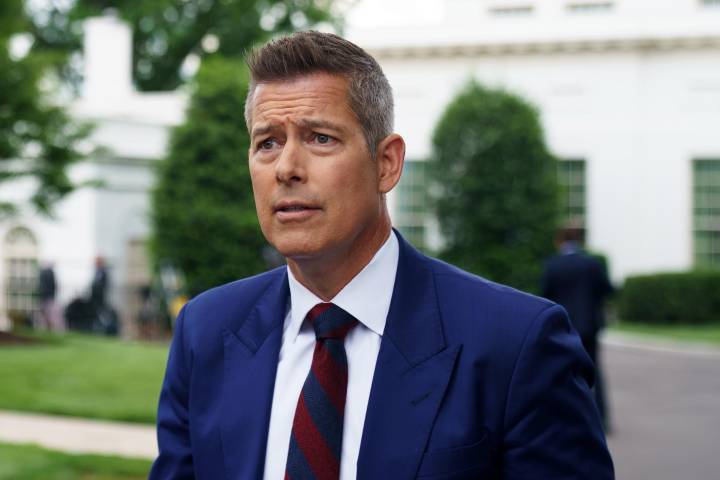 El Gobierno de Trump amenaza con “medidas” contra controladores aéreos que se ausentan