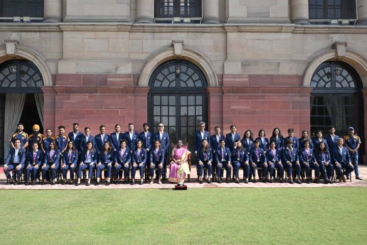 President Murmu felicitates World Cup–winning Indian women's team at Rashtrapati Bhavan
