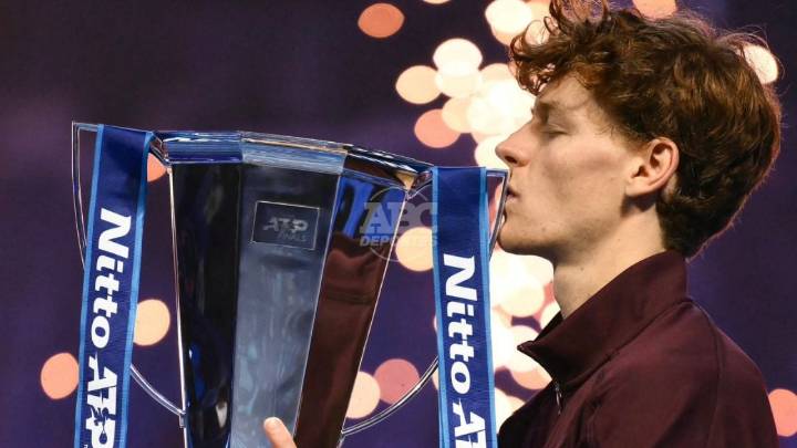 Jannik Sinner vence a Carlos Alcaraz y revalida título en las Finales ATP