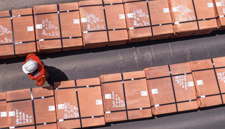 Minera Lomas Bayas ofrece empleos a profesionales de la minería: Conoce los cargos disponibles