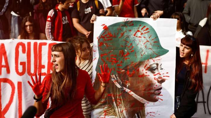 Miles de estudiantes se manifestaron en Italia en el "No Meloni day"