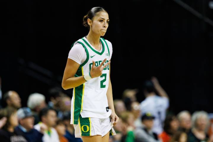 Oregon women’s guard has career night in win over Grand Canyon