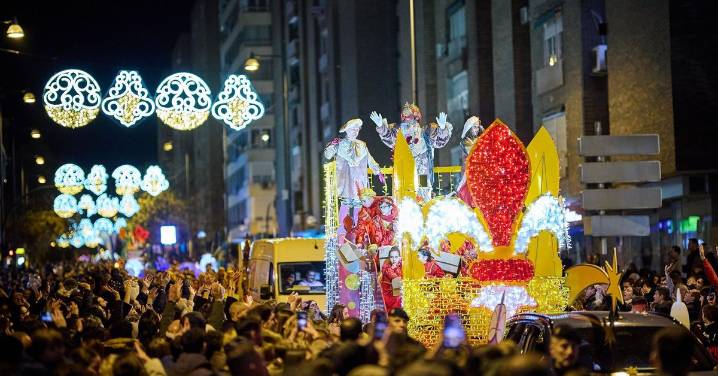 El Ayuntamiento de Granada pone en marcha el sorteo para participar en la carroza 'Granada 2031' de la Cabalgata de Reyes 2026