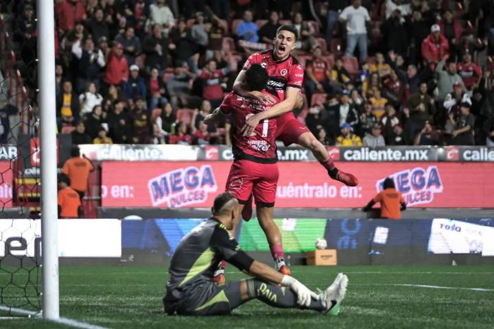 Xolos aplasta a Tigres 3-0 y deja su sueño de Liguilla al borde del abismo