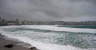 Una borrasca impulsará vientos fuertes y lluvias persistentes en Galicia con alerta por oleaje