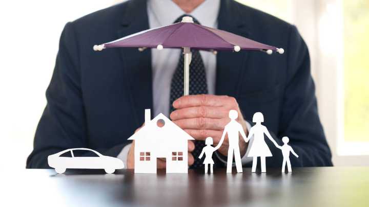 Los colombianos aseguran más, pero aún desconfían: solo el 38 % busca información sobre pólizas