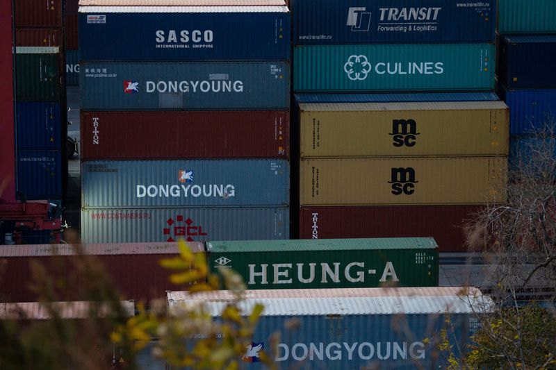 China's October yuan exports to Russia drop the most in 8 months