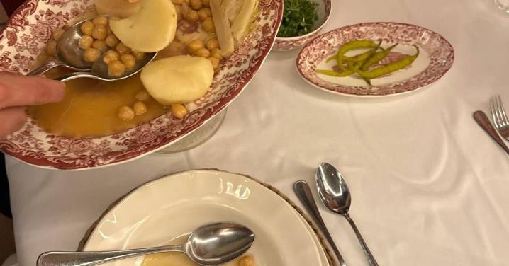 "¿Echas de menos los guisos de toda la vida?" En esta taberna histórica de Córdoba bordan el cocido, los judiones y las tagarninas