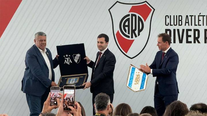 Di Carlo asumió como nuevo presidente de River: "No nos gusta este presente, pero…