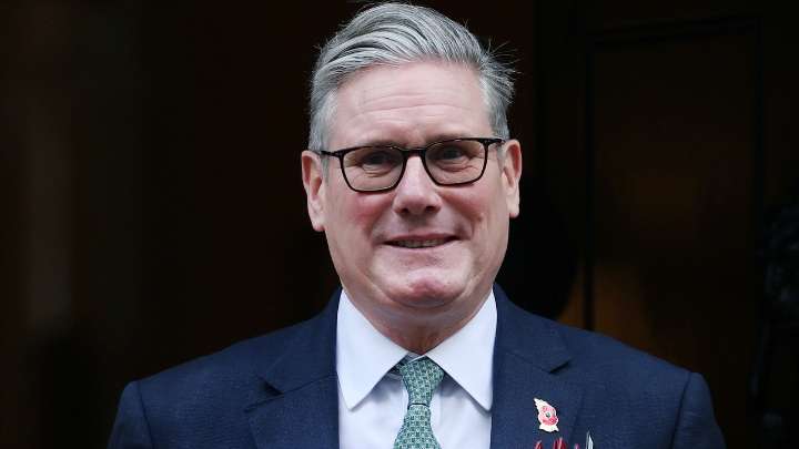 Starmer anuncia una reforma radical para solicitantes de asilo ante el auge del populismo