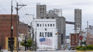 Alton will stop bars from serving alcohol past 1 a.m. starting next year