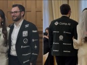 Un francés puso publicidades en su saco de bodas para pagar su casamiento