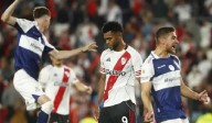 River sufrió otro duro golpe: perdió con Gimnasia, explotó el Monumental y se viene Boca
