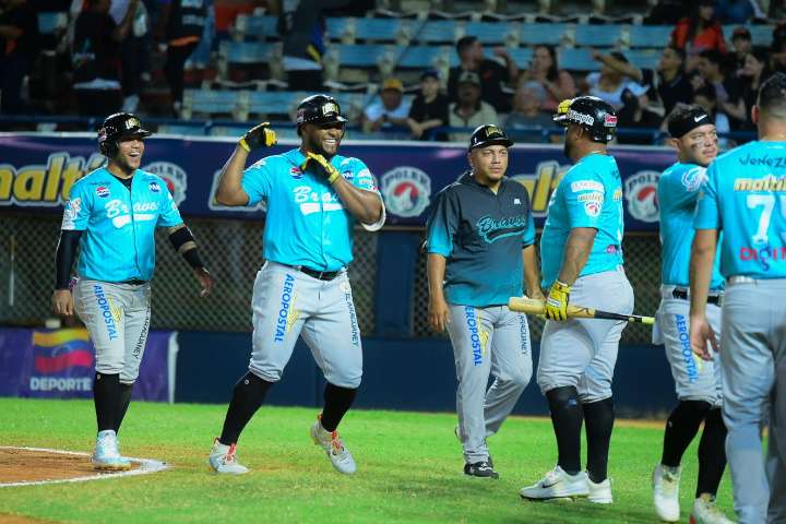 Moisés Gómez anda inspirado con el bate y guía a los Bravos hasta la cima
