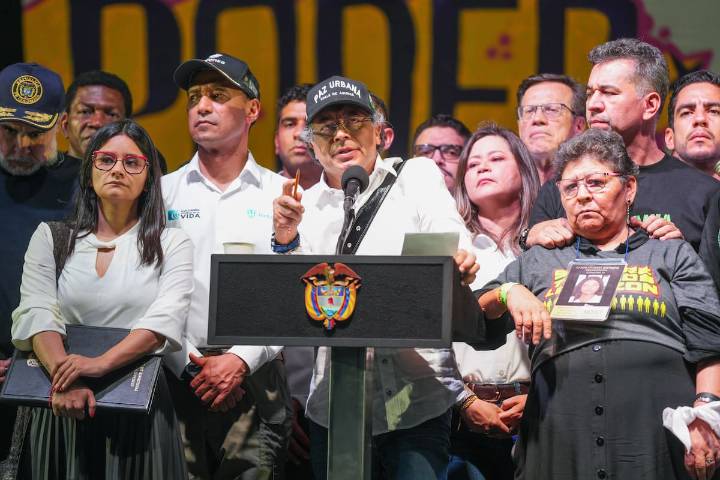 Abren investigación preliminar contra el presidente Gustavo Petro por ´tarimazo’ en Medellín