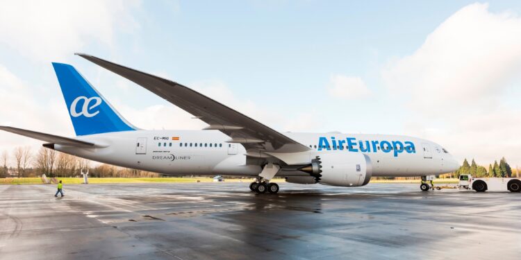 Air Europa comunicó la interrupción de sus vuelos entre Caracas y Madrid