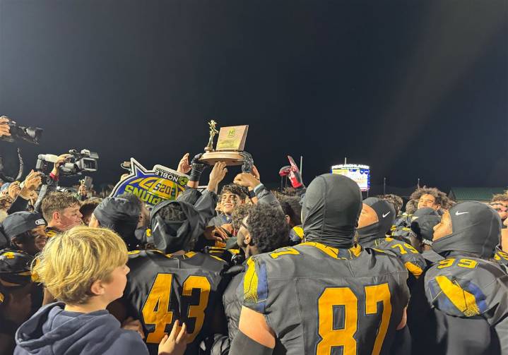 Central Catholic cruises to Class 6A title over North Allegheny behind Roman Thompson's 3 touchdowns
