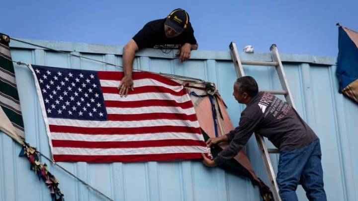 Voluntarios y asociaciones de padres en entradas de escuelas: residentes de Charlotte se movilizan ante redadas inmigratorias