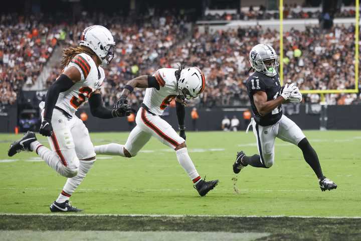 From Raider rumors to Browns reality, Sanders makes Vegas start