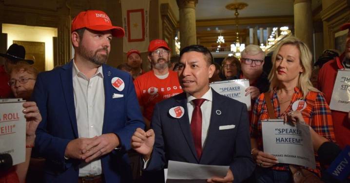 Pro-redistricting crowd rallies at Statehouse