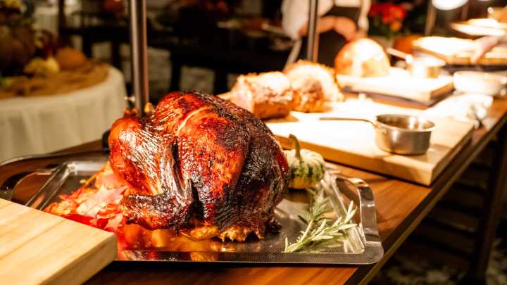 What restaurants are open Thanksgiving Day in Hattiesburg?