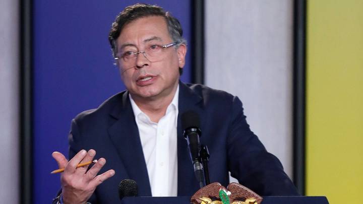 Presidente Petro ordenó bombardeo contra un alto mando de las disidencias de las FARC en la frontera con Venezuela