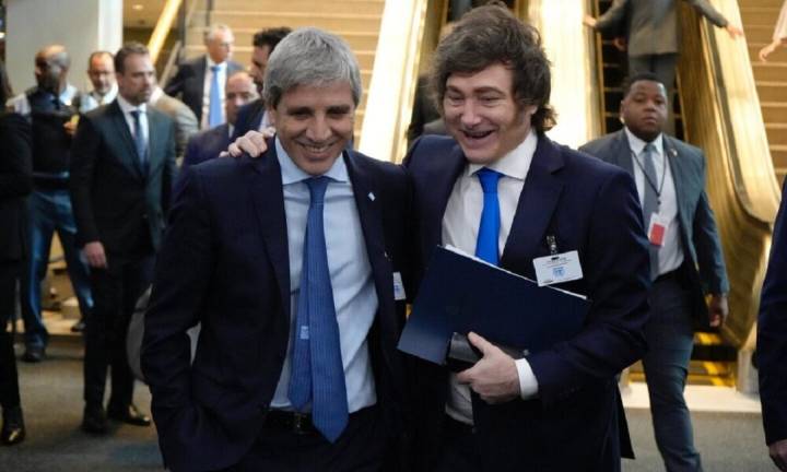 El Gobierno logró superávit fiscal en octubre y se acerca a cumplir la meta con el FMI